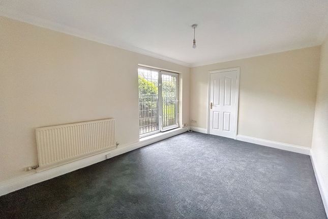 Flat to rent in Chandlers Row, Worsley