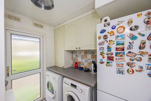 25 Woodpecker Way Turners Hill Park, Crawley photo 4