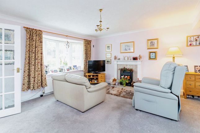 Detached house for sale in Windsor Avenue, Leighton Buzzard