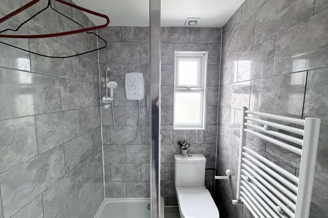 63 Fernbank Avenue, Wembley photo 4