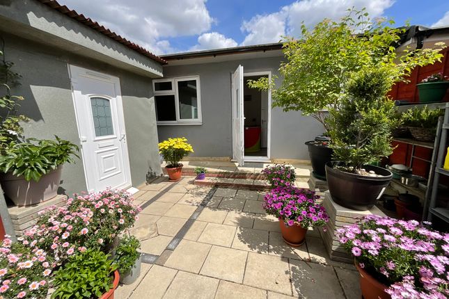 26, GREENWAY, DAGENHAM, ESSEX photo 2
