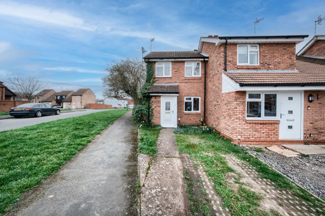 1, Carew Close, Stratford-upon-Avon photo 2