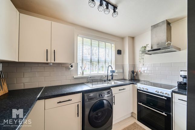 38, Selkirk Close, Wimborne photo 4
