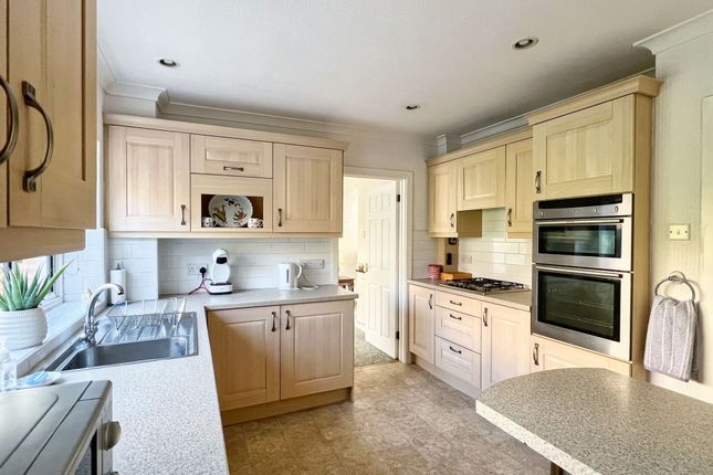 3 The Retreat, Bridgend photo 3