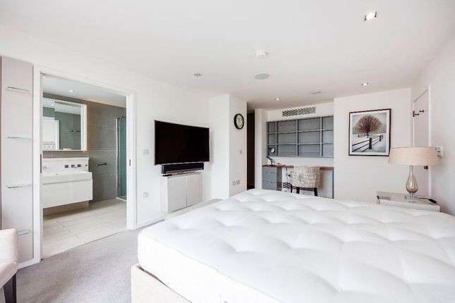 Flat to rent in Landau Apartments, Fulham