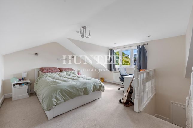 Second Floor Flat, 26D, Evering Road, London photo 4