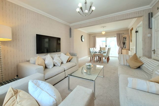 66, Braund Avenue, Greenford photo 4