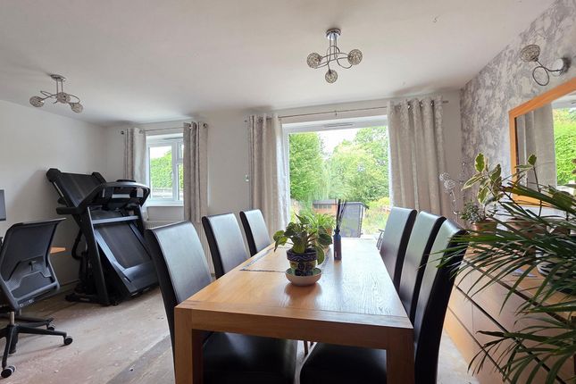40, Stowe Drive, Southam photo 3
