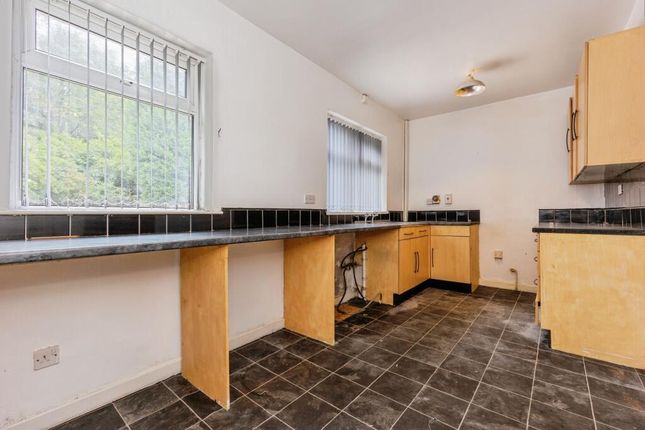 34, Broadbent Avenue, Ashton-under-Lyne photo 4