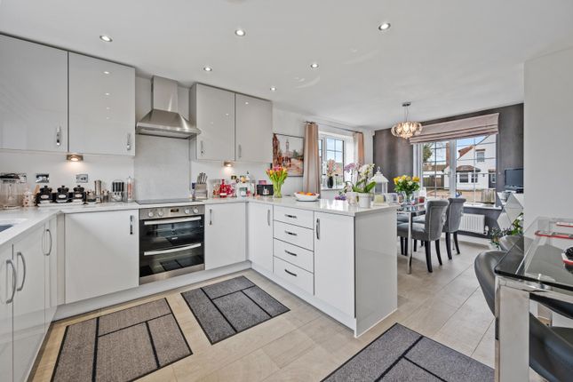 77, Finedon Road, Burton Latimer photo 3