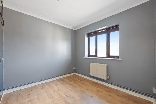 Flat for sale in Northwold Road, London