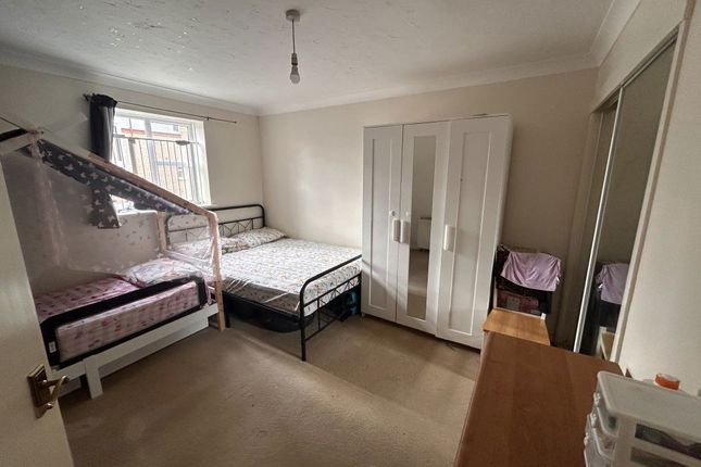 30 The Drummonds 745 749, - Dunstable Road, Luton photo 2