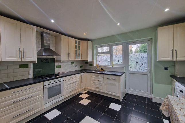 Farm Avenue, Wembley photo 3
