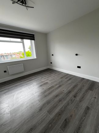 24, Serbin Close, London photo 4