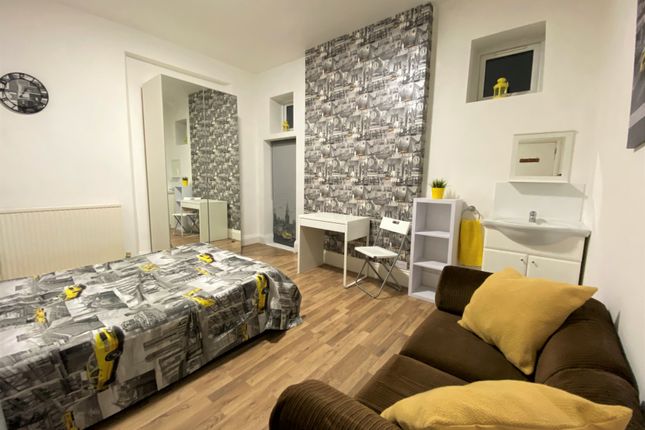 Copy flat 2, 38, Hartington Road, West Ealing photo 2
