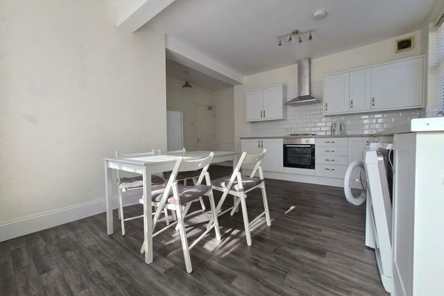 Flat 2, Cherry Court, Scarborough photo 3