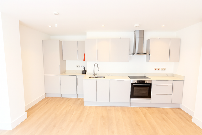 5, Steeplands, Bushey photo 3