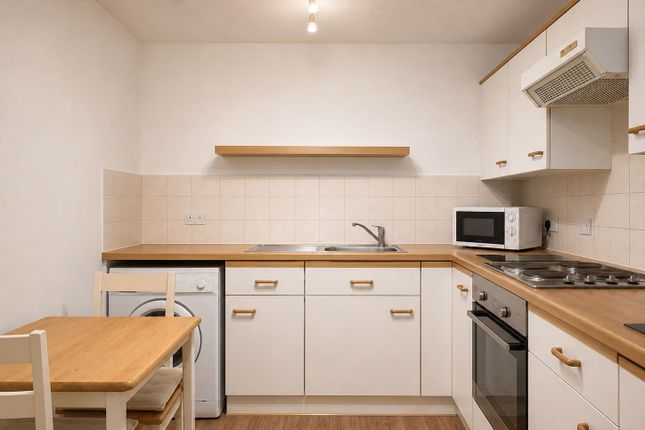 Flat 6, Eleanor Way, Waltham Cross photo 3