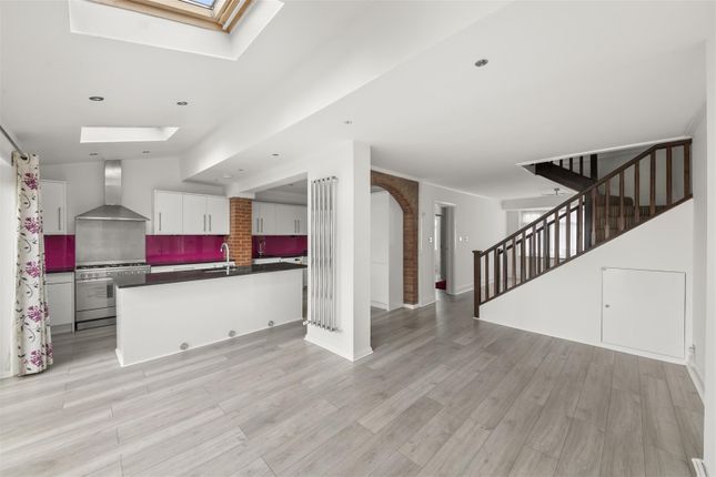 46, Jubilee Drive, Ruislip photo 2
