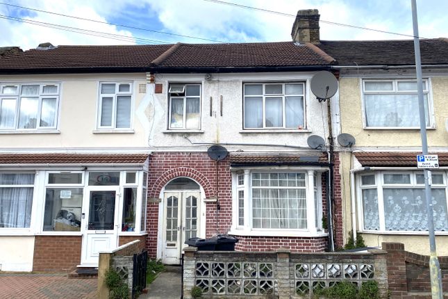 Thumbnail Flat for sale in Hickling Road, Ilford