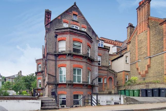 Flat to rent in East Heath Road, Hampstead, London