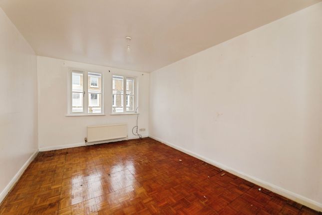 Flat J, 53-55, Darnley Road, London photo 2