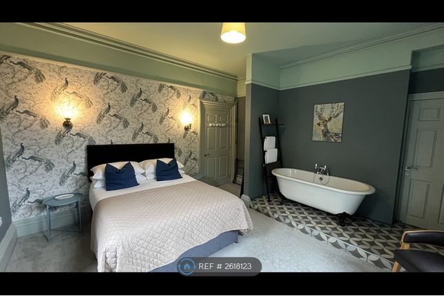 Suite 4 Master Bedroom