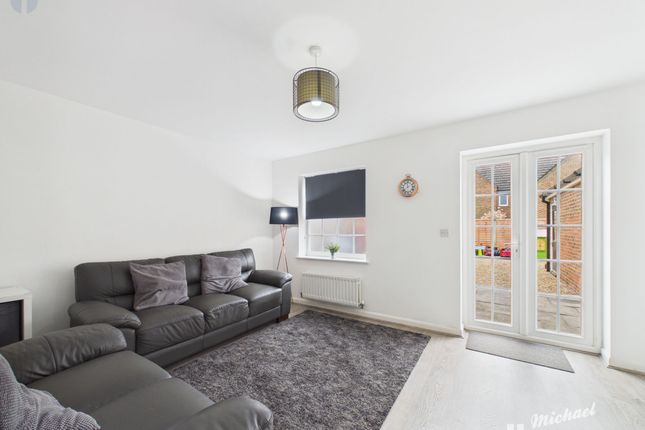 22 Great Meadow Way, Aylesbury photo 2