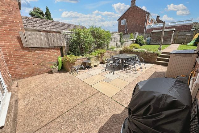 43 Harrowby Close, Tiverton photo 2