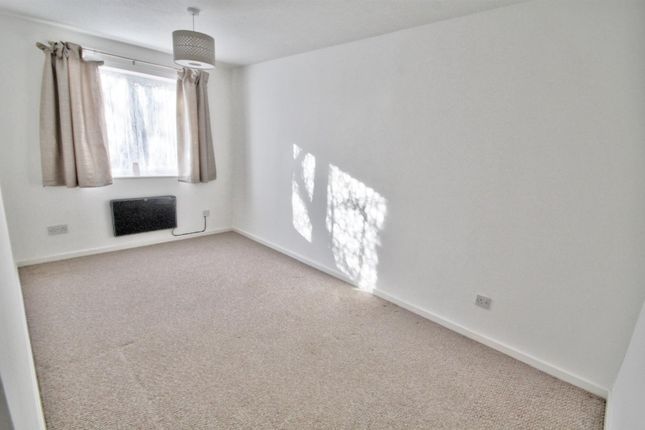 12, Berkeley Close, Nuneaton photo 4