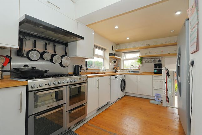 52, Uppermoor, Pudsey photo 4