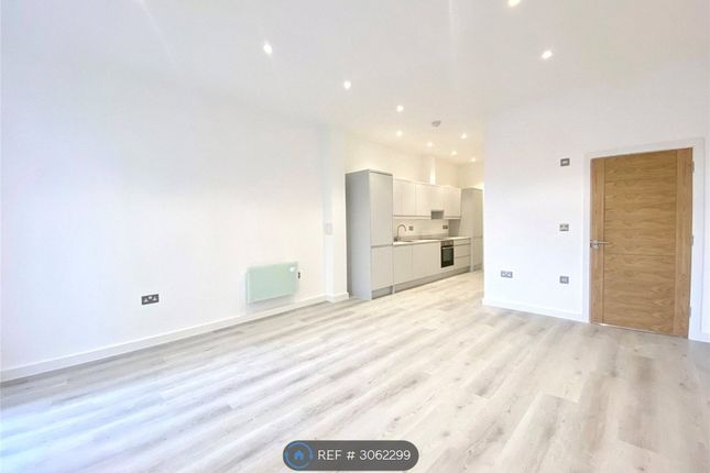 Apartment, Parkview House Oaklands Park, Wokingham photo 2