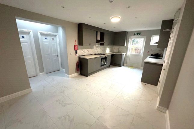 Room 4, 24, Hall Road, Greater London photo 4