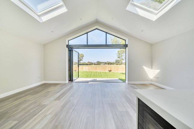 12, Milbourne Park, Malmesbury photo 4