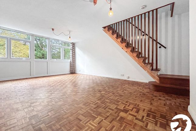 101, Tarnwood Park, London photo 2