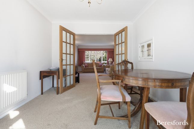 18, Gablefields, Chelmsford photo 5