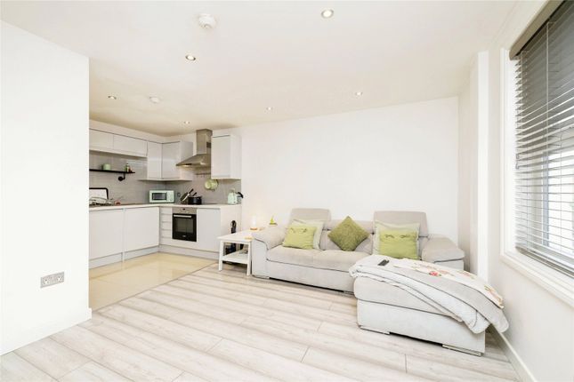 Flat for sale in West Bar Street, Banbury, Oxfordshire