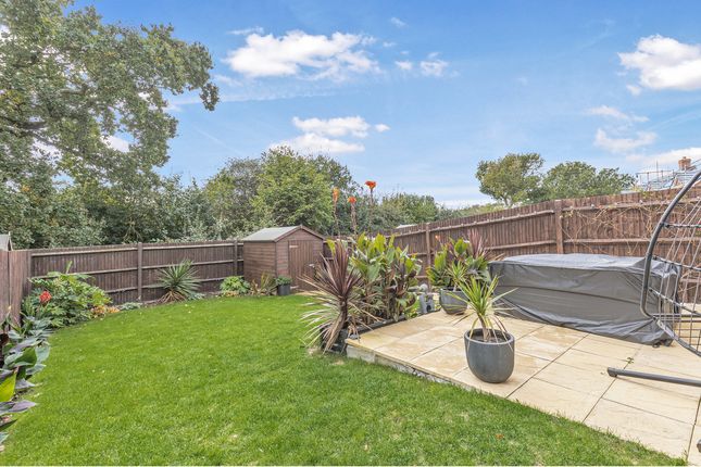 27, Connemara Crescent, Arundel photo 4