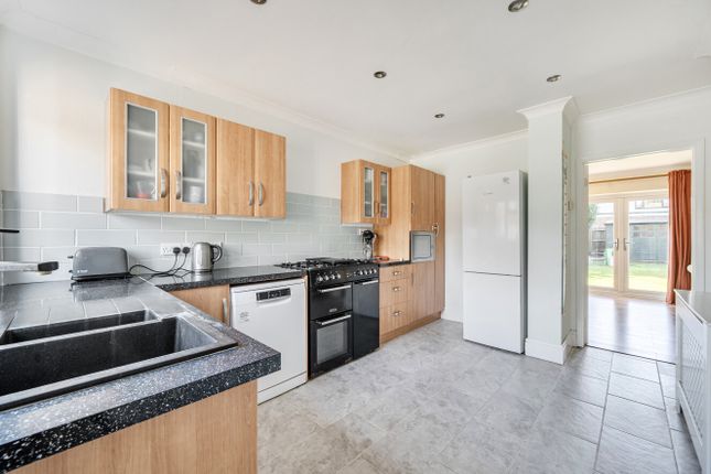 65, Jerrymoor Hill, Wokingham photo 3