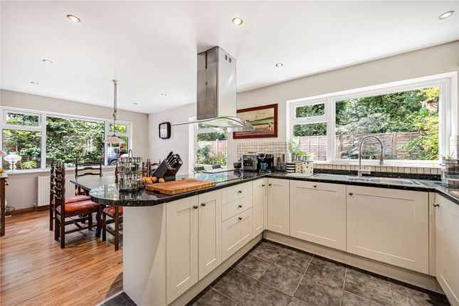 1B, Pinewood Avenue, Berkshire photo 3