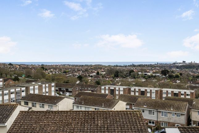 27, Pilgrim Spring, Folkestone photo 2