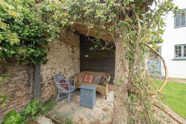 Spinning Wheel, 4 Fore Street, Budleigh Salterton photo 4