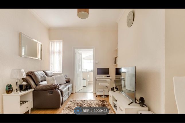 Flat, Selsdon Road South Croydon, London photo 5