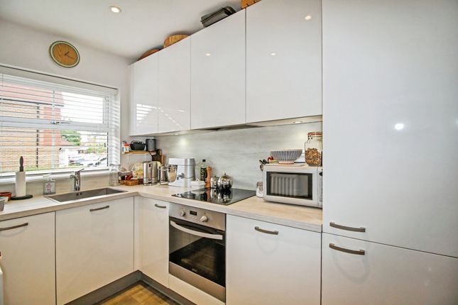 33 Arundale Walk, Horsham photo 4