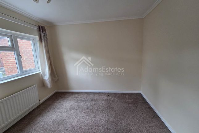 16, Hyrstlands Rd, Batley photo 5