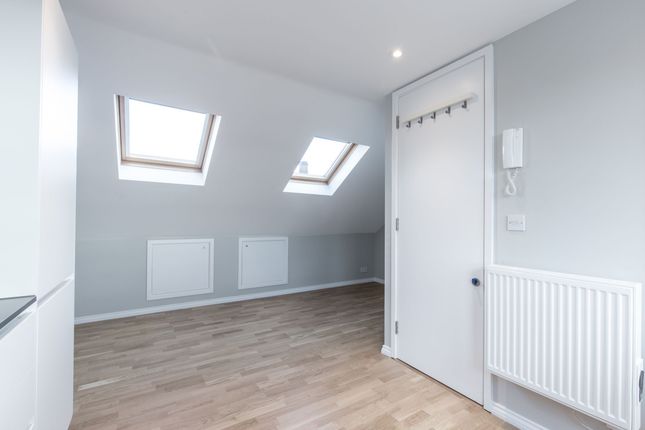 Flat 10 33 Croxley Road, London photo 4