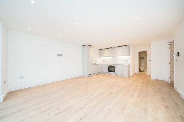 Studio for sale in Villiers Avenue, Surbiton