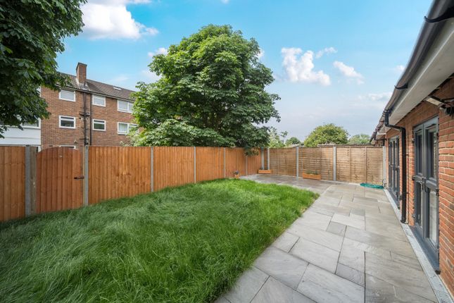 126, Courtlands Avenue, Lee photo 4