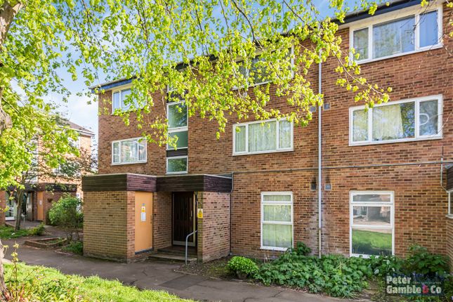 Flat for sale in Buckingham Avenue, Perivale, Greenford