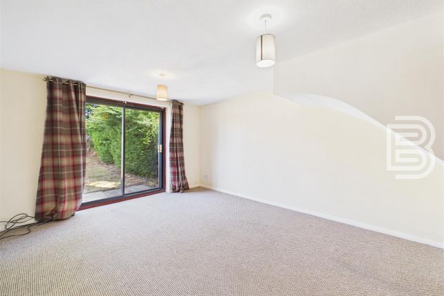 23, Weaver Drive, Rugby photo 2